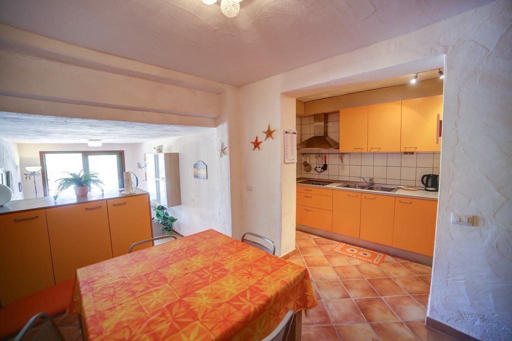 Delia Apartments San Teodoro  Eksteriør billede